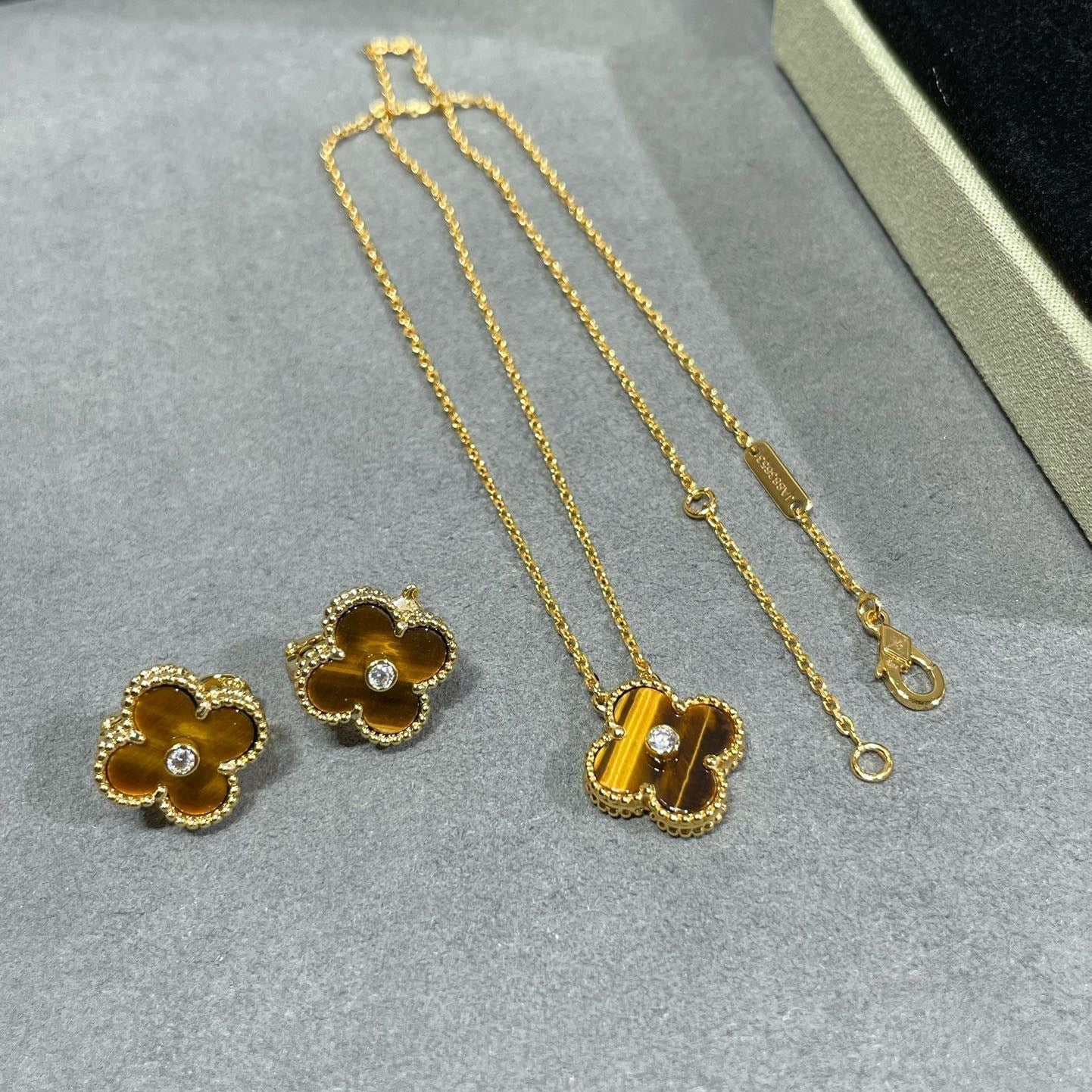 ¡®Glow Jewelry¡¯CLOVER 15MM DIAMOND AND YELLOW TIGER'S EYE AGATE necklace
