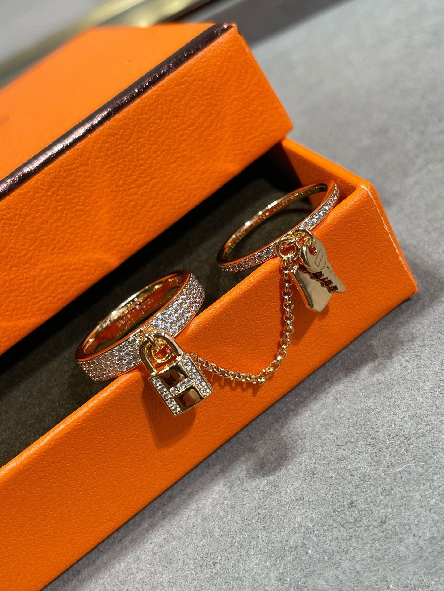 ¡®Glow Jewelry¡¯HM KELLY CLOCHETTE DOUBLE RING IN WITH DIAMONDS