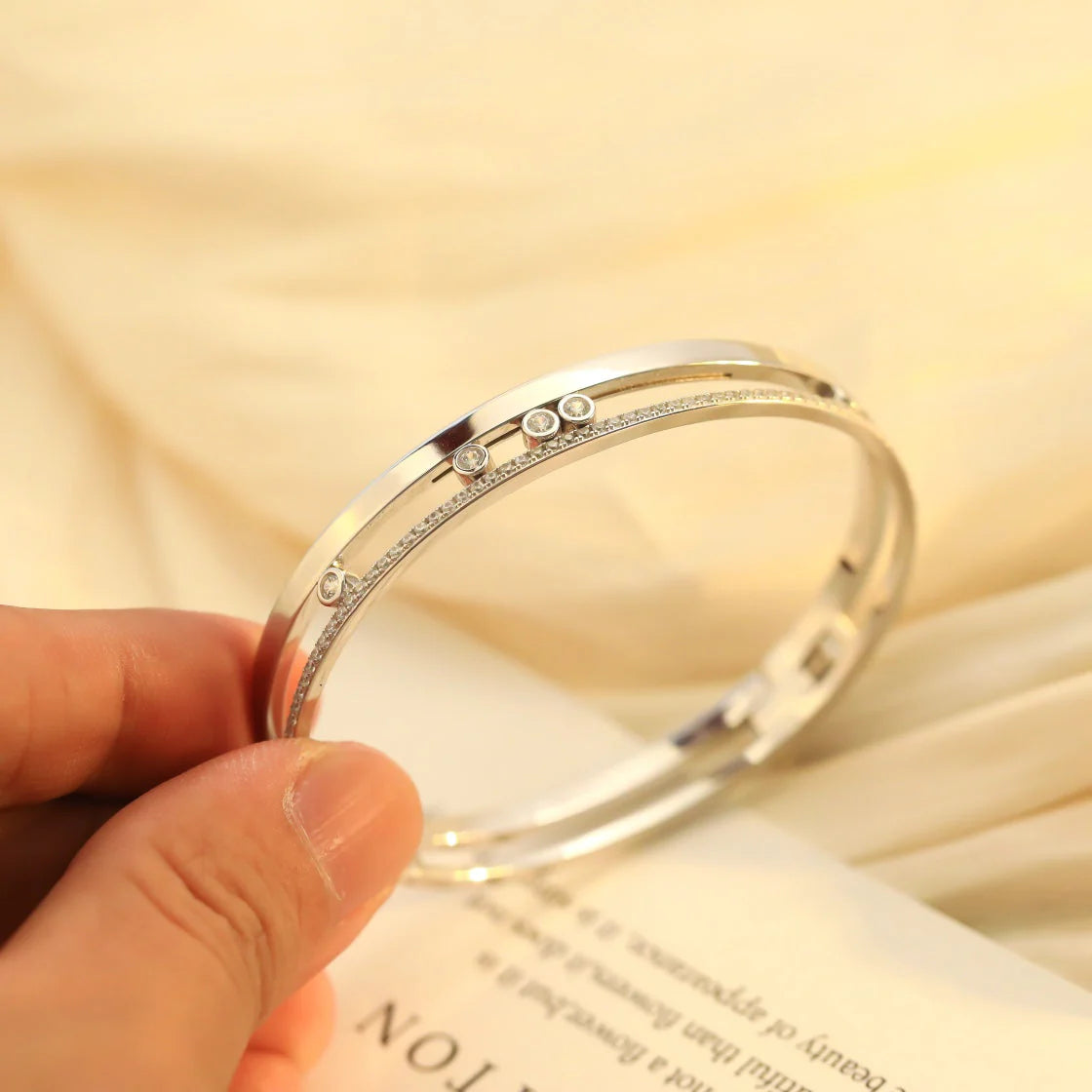 [Glow Jewelry]Move Romane Diamond Bangle Bracelet