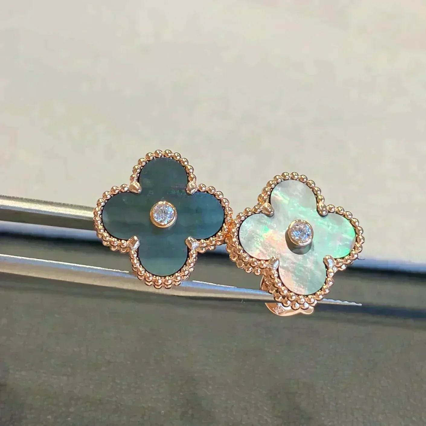 [Glow Jewelry]CLOVER MEDIUM 1 MOTIFS GRAY MOP  DIAMOND EARRINGS