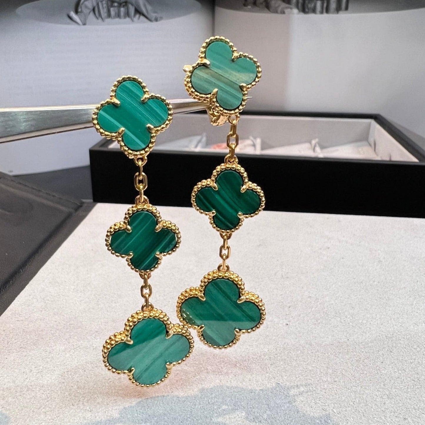 ¡®Glow Jewelry¡¯CLOVER MALACHITE 3 MOTIFS GOLD