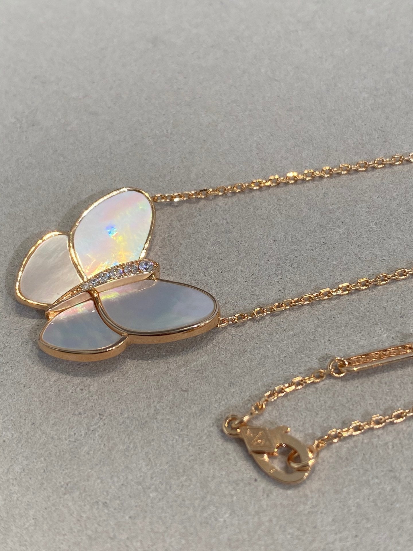 [Glow Jewelry]BUTTERFLY GOLD MOP DIAMOND NECKLACE