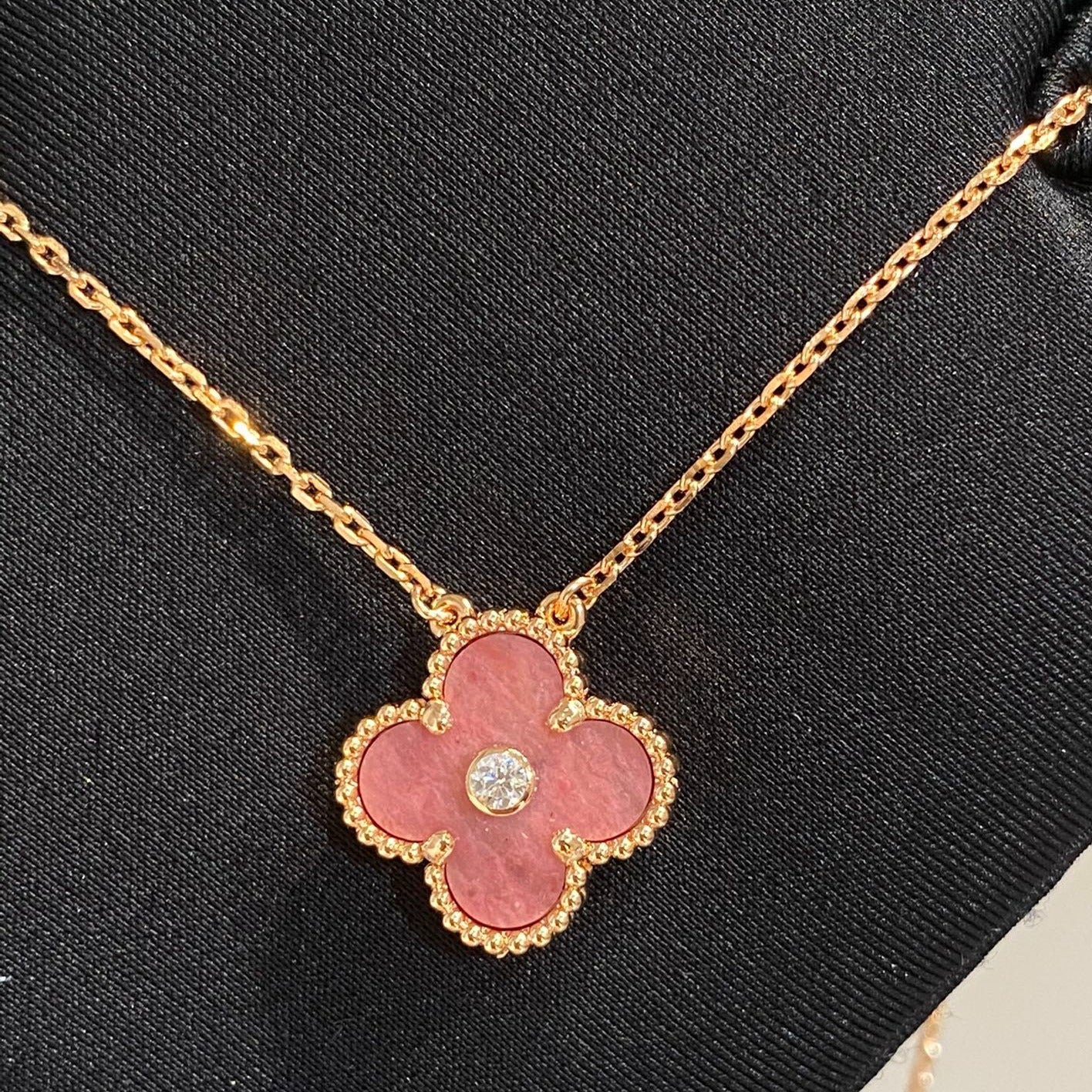 [Glow Jewelry]CLOVER 15MM DIAMOND RHODONITE NECKLACE
