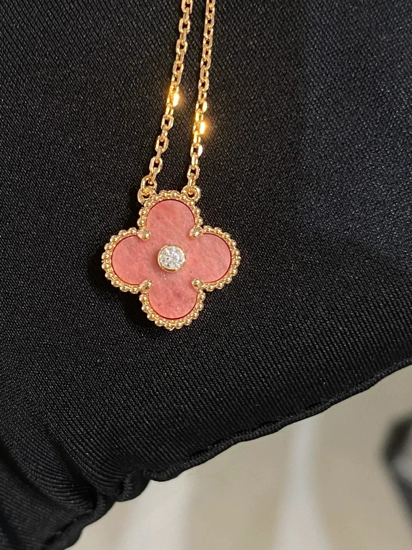 [Glow Jewelry]CLOVER 15MM DIAMOND RHODONITE NECKLACE