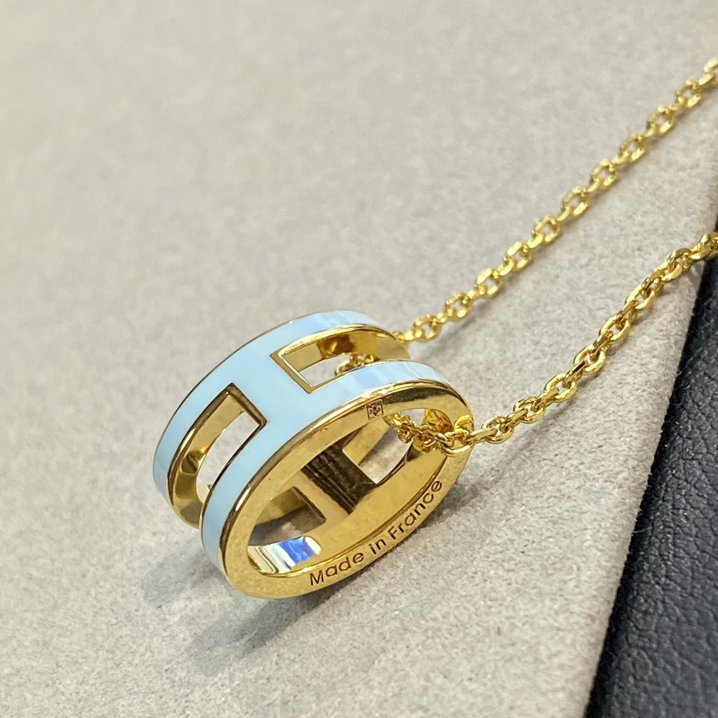 ¡®Glow Jewelry¡¯POP H LIGHT BLUE NECKLACE