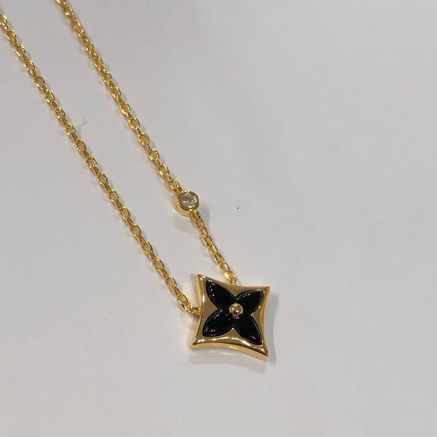 ¡®Glow Jewelry¡¯STAR BLACK MOP NECKLACE
