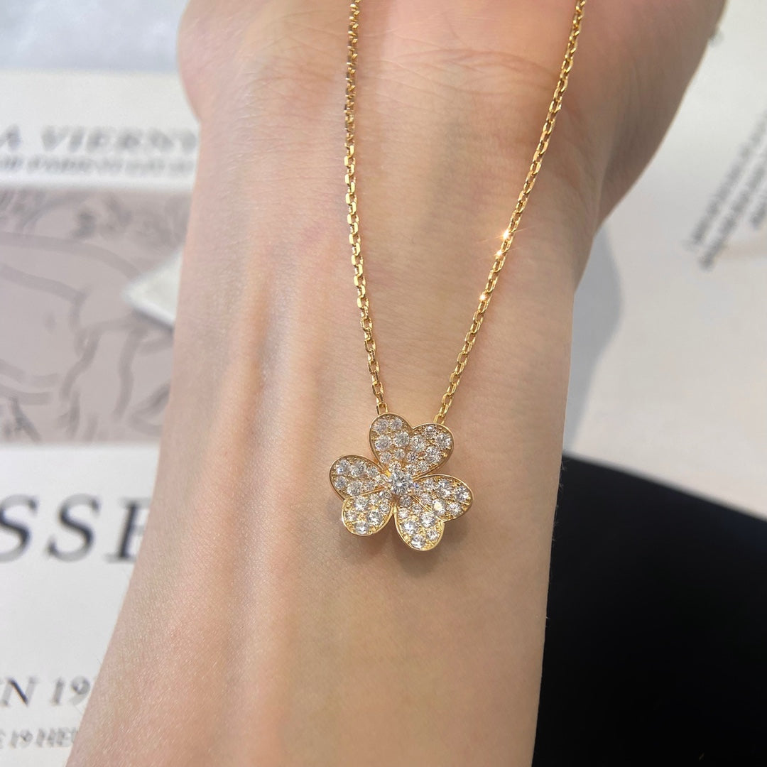¡®Glow Jewelry¡¯FLOWER DIAMOND NECKLACE