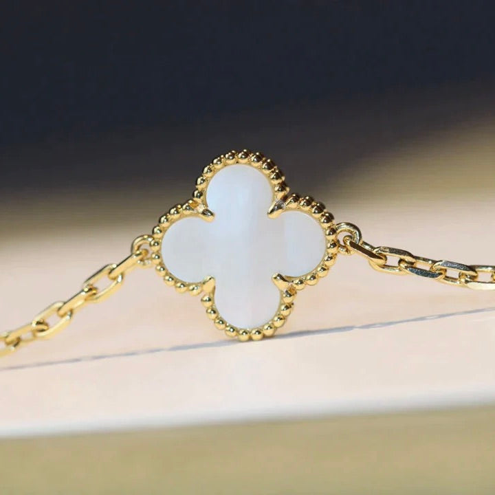¡®Glow Jewelry¡¯CLOVER 20 MOTIFS WHITE MOP NECKLACE