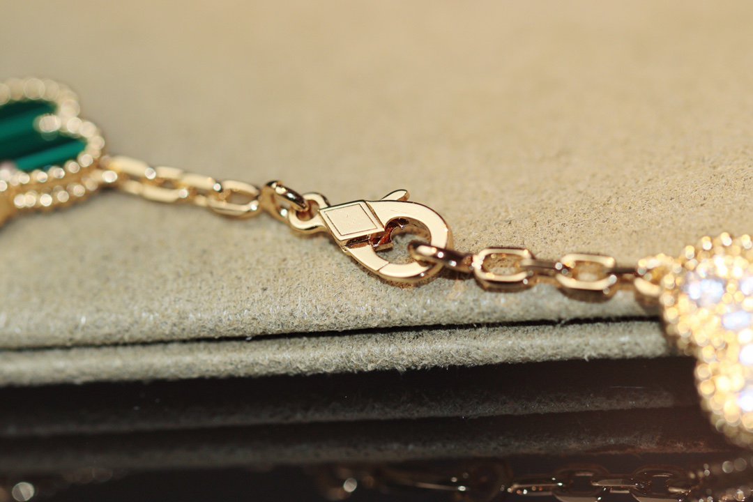 ¡®Glow Jewelry¡¯CLOVER 20 MOTIFS ONYX ROSE GOLD
