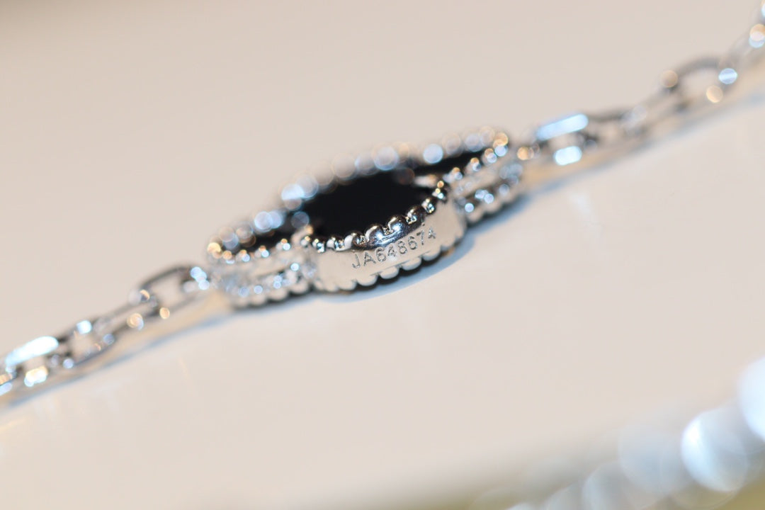 ¡®Glow Jewelry¡¯CLOVER 20 MOTIFS ONYX DIAMOND SILVER