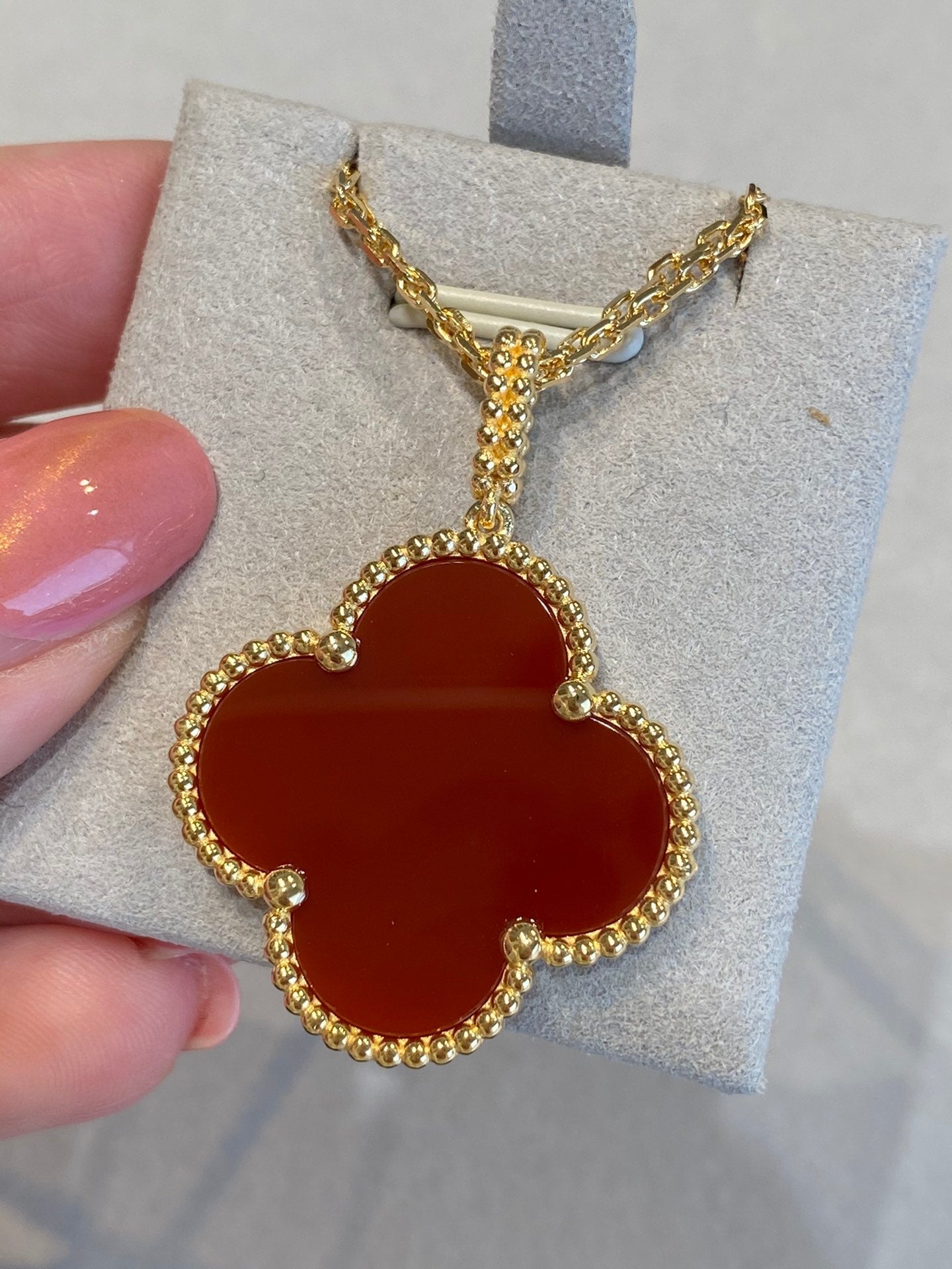 ¡®Glow Jewelry¡¯CLOVER 25MM NECKLACE GOLD CARNELIAN
