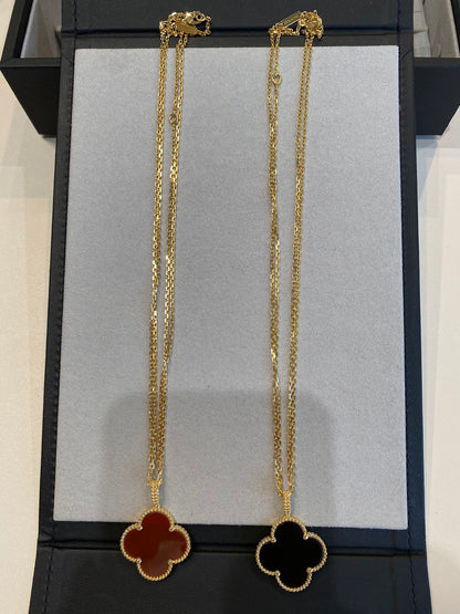 ¡®Glow Jewelry¡¯CLOVER 25MM NECKLACE GOLD CARNELIAN