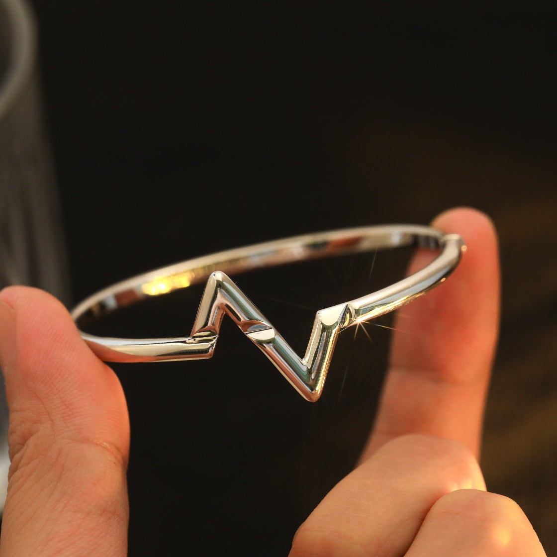 ¡®Glow Jewelry¡¯VOLTE UPSITE DOWN BRACELET