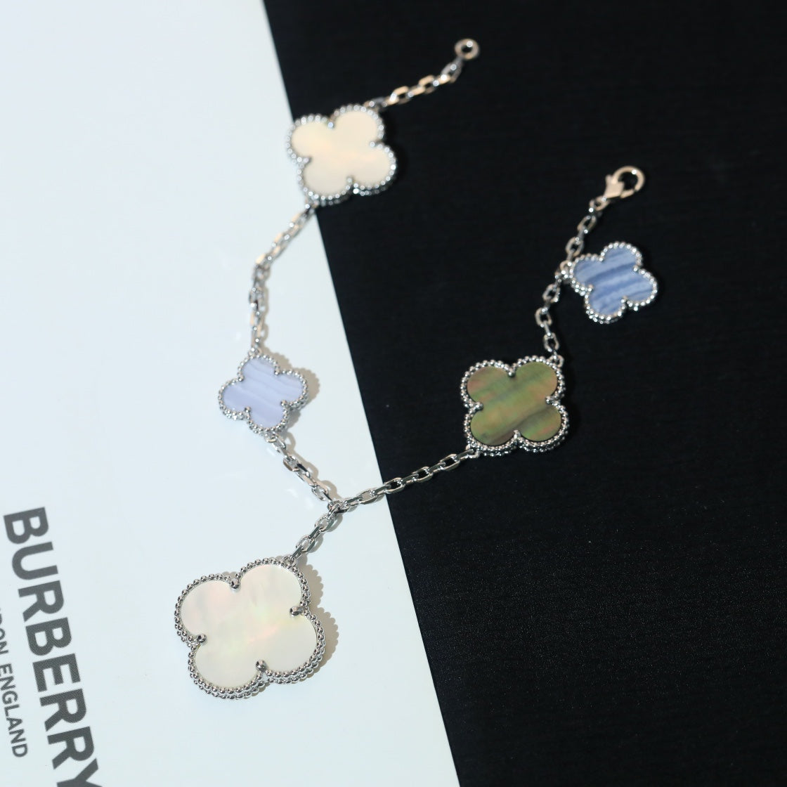 ¡®Glow Jewelry¡¯CLOVER BRACELET 5 MOTIFS MOP CHALCEDONY SILVER