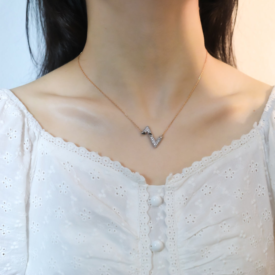 ¡®Glow Jewelry¡¯VOLT SILVER DIAMOND PEDANT NECKLACE
