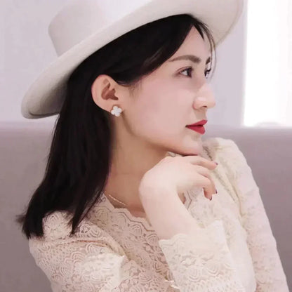 [Glow Jewelry]CLOVER MEDIUM 1 MOTIFS  WHITE MOP STUD EARRINGS