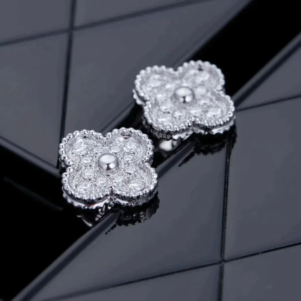 ¡®Glow Jewelry¡¯CLOVER 1 MOTIFS DIAMOND STUD EARRINGS SILVER