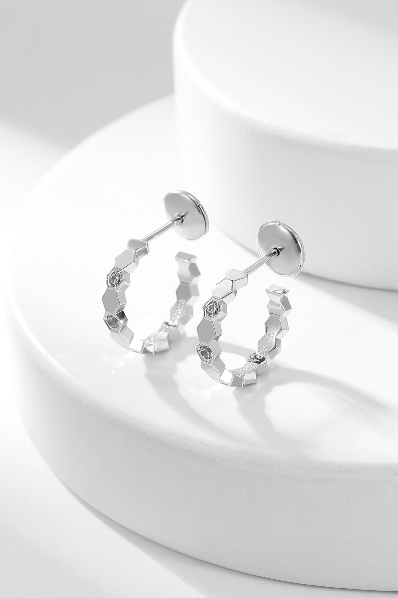 ¡®Glow Jewelry¡¯BEE LOVE DIAMOND HOOP EARRINGS