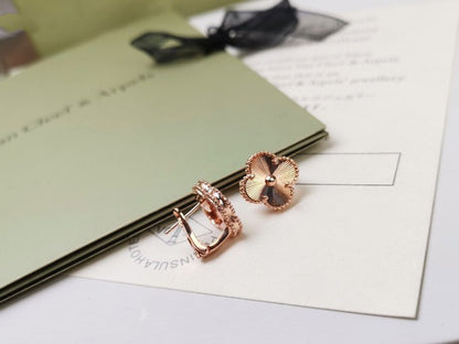 ¡®Glow Jewelry¡¯CLOVER MEDIUM STUD EARRINGS