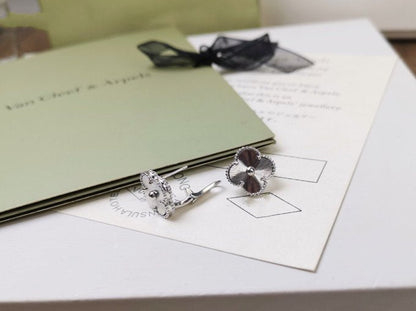 ¡®Glow Jewelry¡¯CLOVER MEDIUM STUD EARRINGS