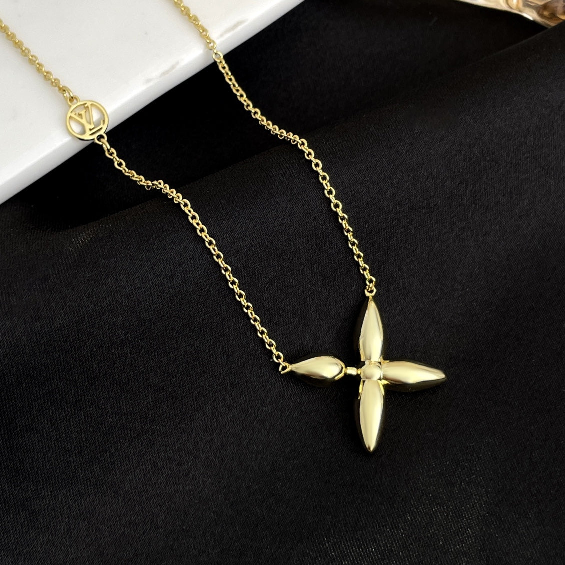 ¡®Glow Jewelry¡¯LOUISETTE GOLD NECKLACE