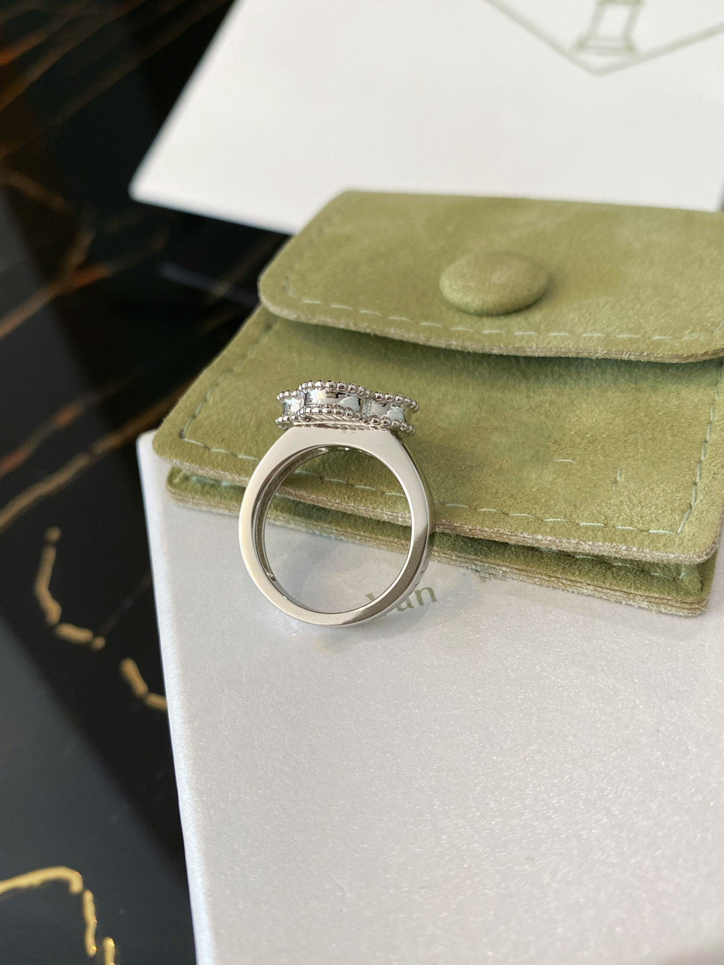 ¡®Glow Jewelry¡¯CLOVER SILVER RING