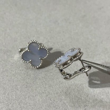 [Glow Jewelry]CLOVER CHALCEDONY SILVER STUD EARRINGS
