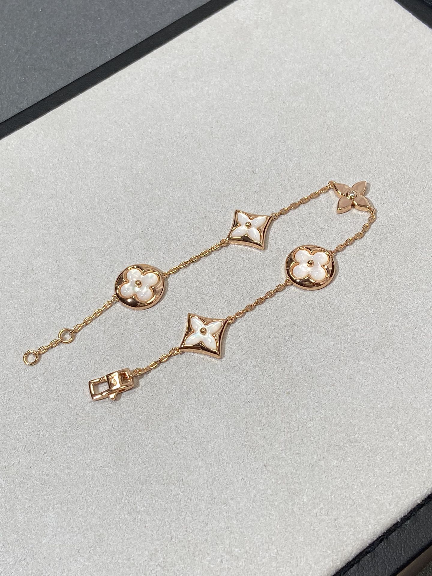¡®Glow Jewelry¡¯STAR AND SUN 5 MOTIF MOP PINK GOLD BRACELET