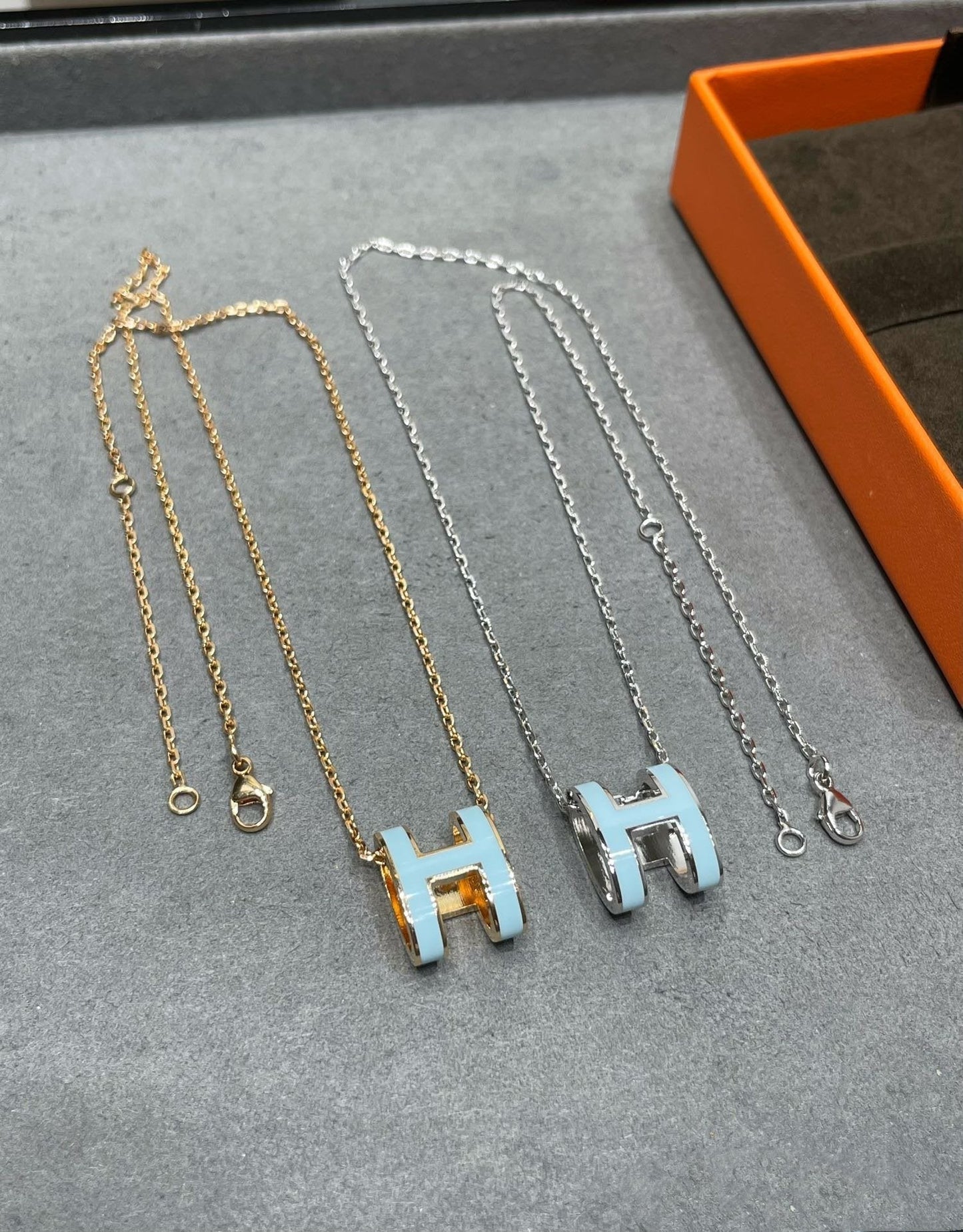 ¡®Glow Jewelry¡¯POP H SKY BLUE NECKLACE