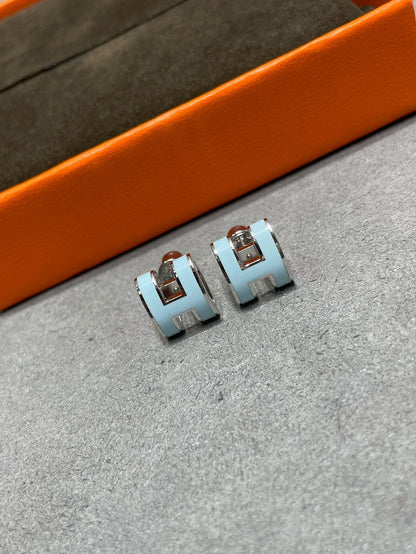 [Glow Jewelry]POP H SKY BLUE STUD EARRINGS