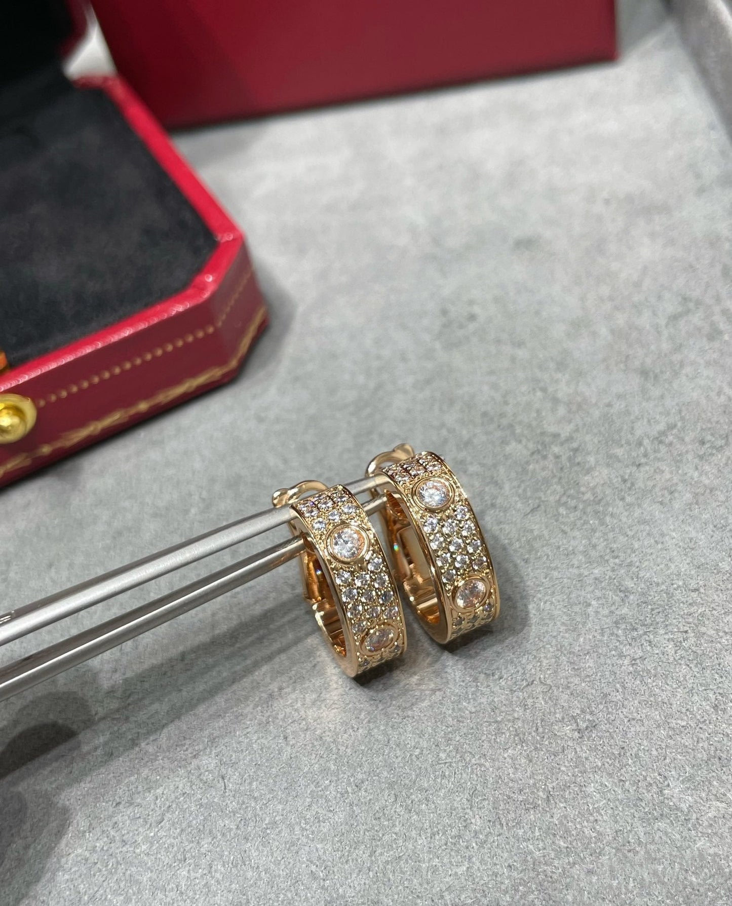 ¡®Glow Jewelry¡¯LOVE 5.5MM DIAMOND PAVED EARRINGS