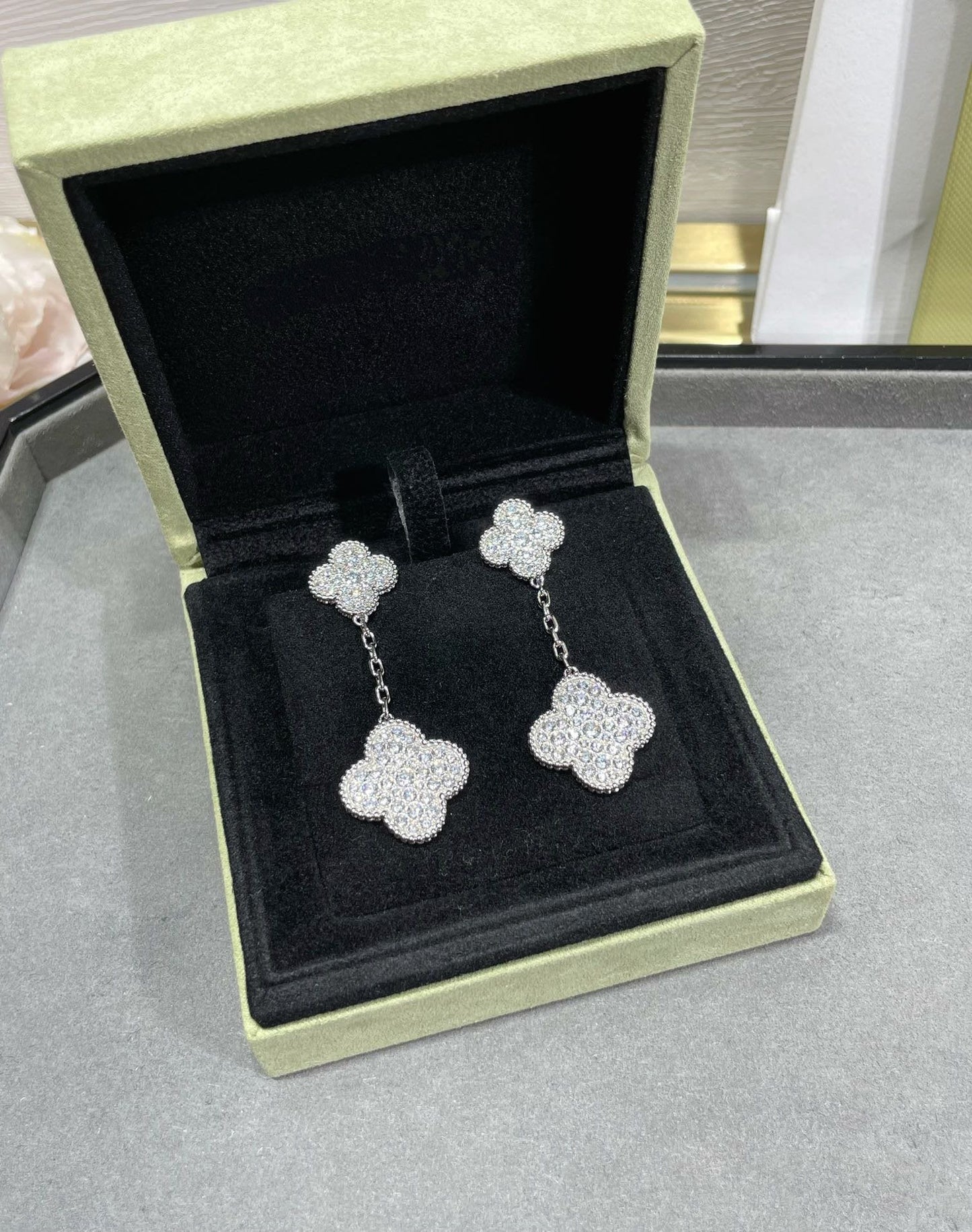 ¡®Glow Jewelry¡¯CLOVER 2 MOTIFS DIAMOND PAVED SILVER EARRINGS