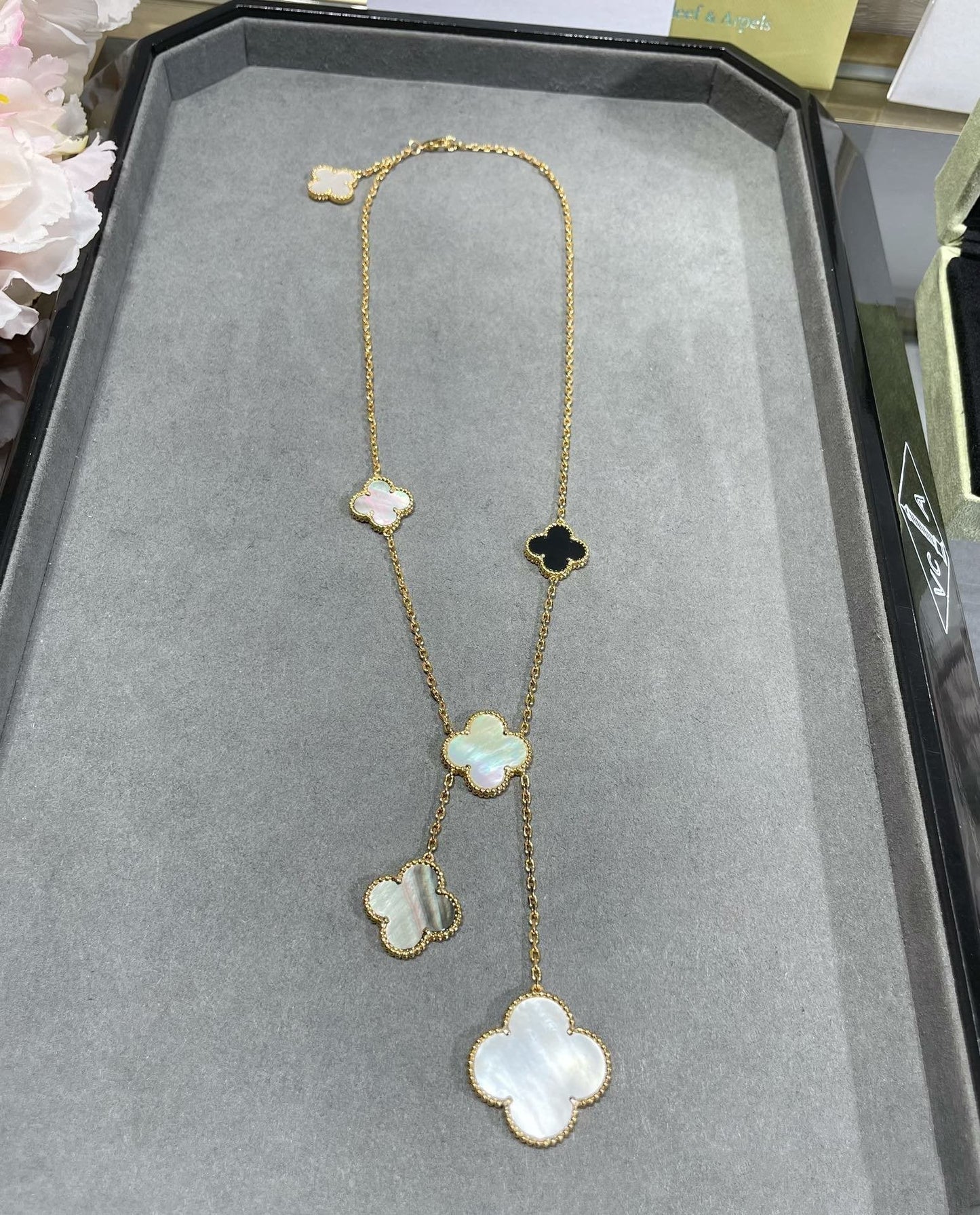 ¡®Glow Jewelry¡¯CLOVER 6 MOTIF MOP ONYX GOLD NECKLACE