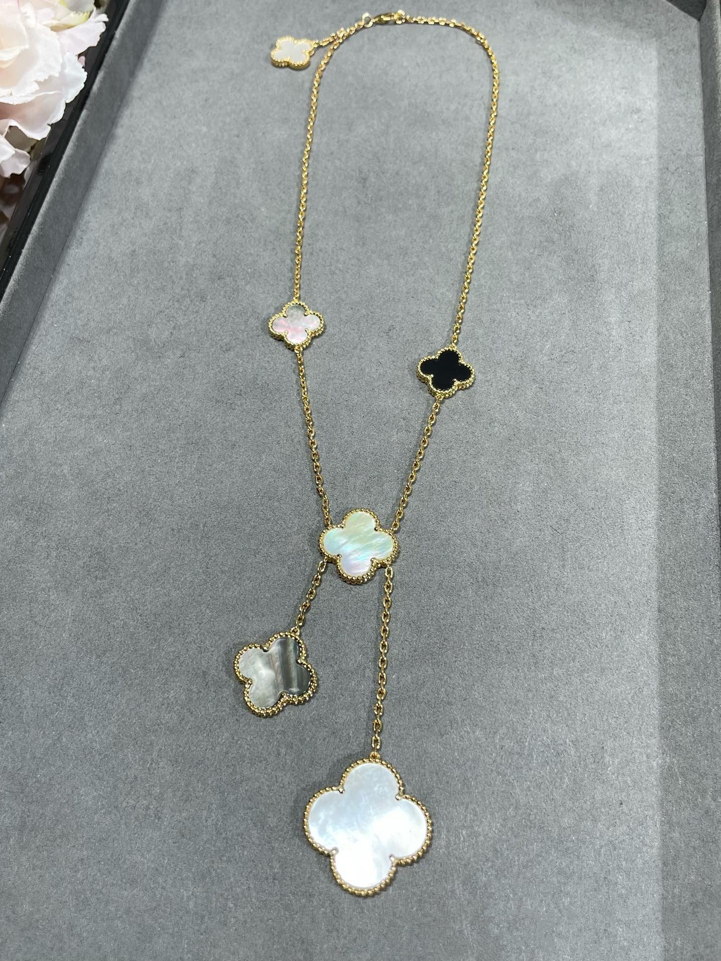 ¡®Glow Jewelry¡¯CLOVER 6 MOTIF MOP ONYX GOLD NECKLACE