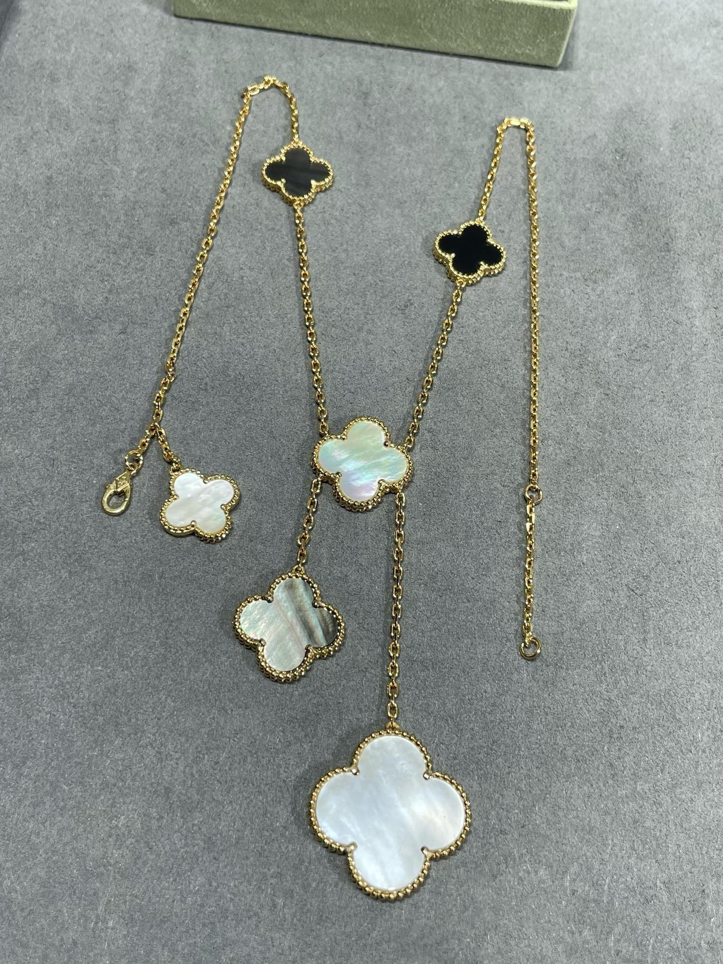 ¡®Glow Jewelry¡¯CLOVER 6 MOTIF MOP ONYX GOLD NECKLACE