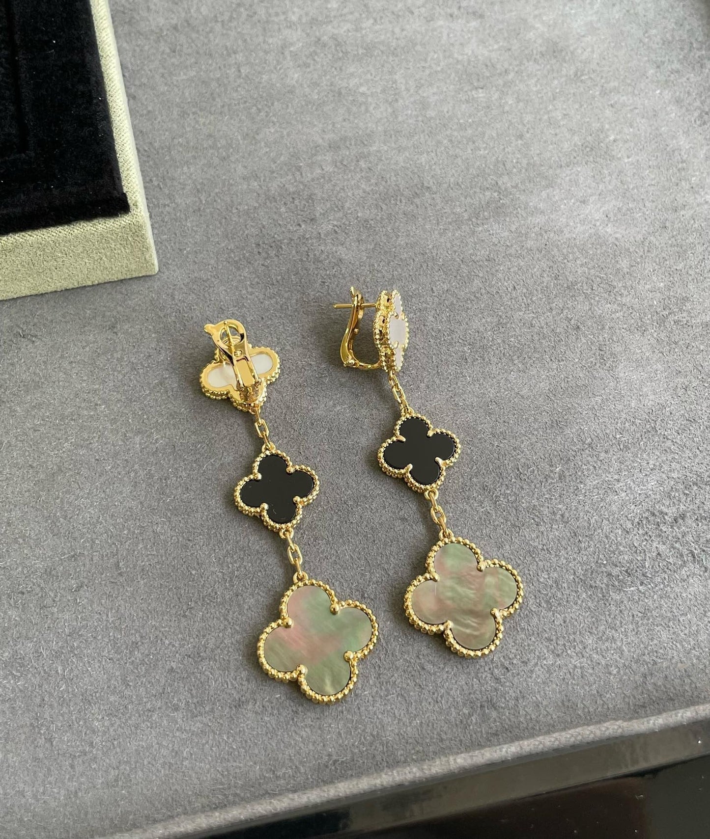 ¡®Glow Jewelry¡¯CLOVER 3 MOTIF MOP ONYX DARK MOP PINK GOLD EARRINGS