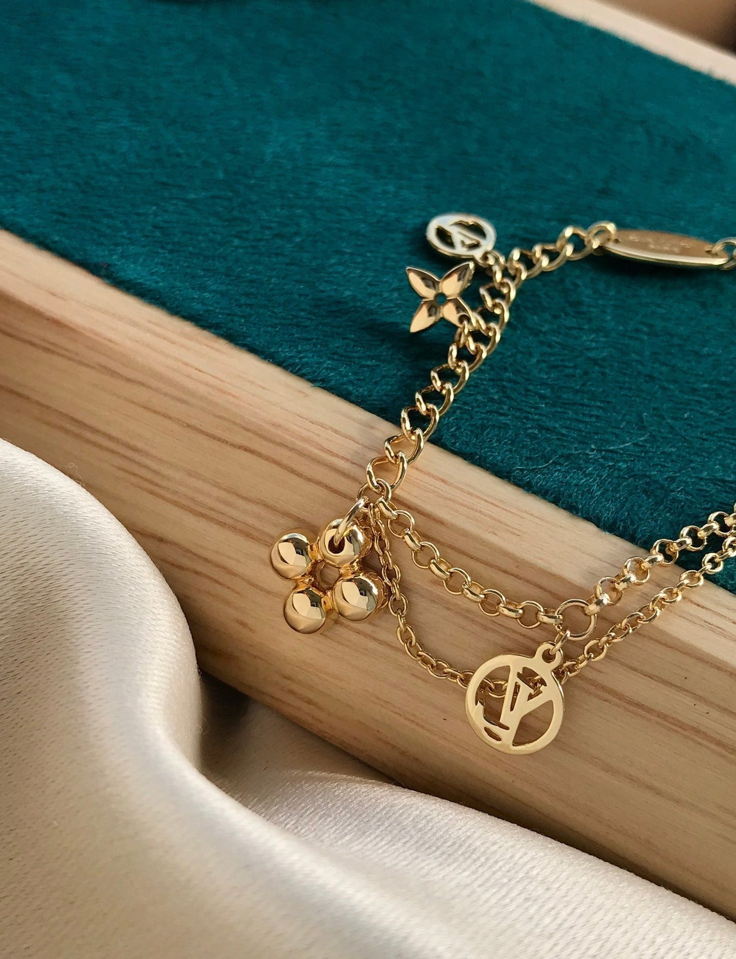 ¡®Glow Jewelry¡¯BLOOMING PINK GOLD MOP BRACELET