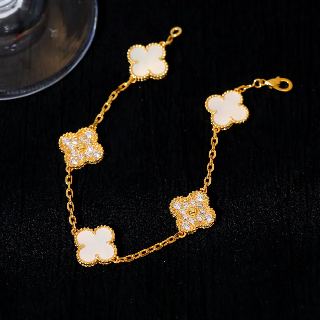 [Glow Jewelry]New CLOVER WHITE PEARL MOP 5 MOTIF BRACELET COLLECTION