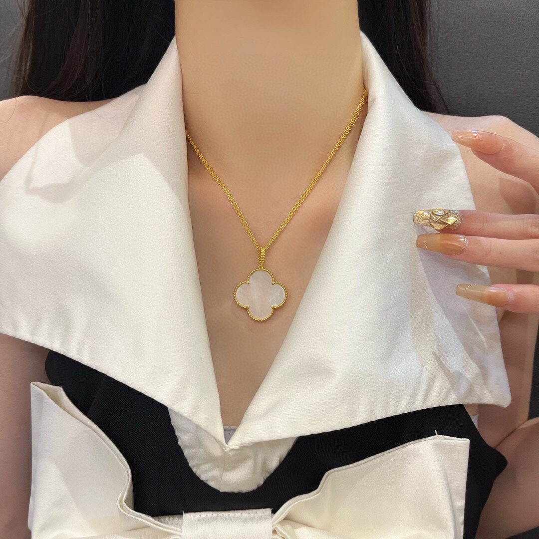 [Glow Jewelry]CLOVER 25MM MOP LARGE PENDANT NECKLACE
