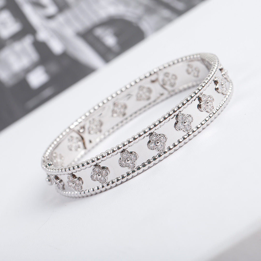 ¡®Glow Jewelry¡¯CLOVER BRACELET 8MM DIAMONDS