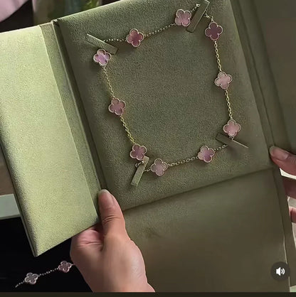 [Glow Jewelry Jewellery] Pink Necklace with Ten Clover Designs