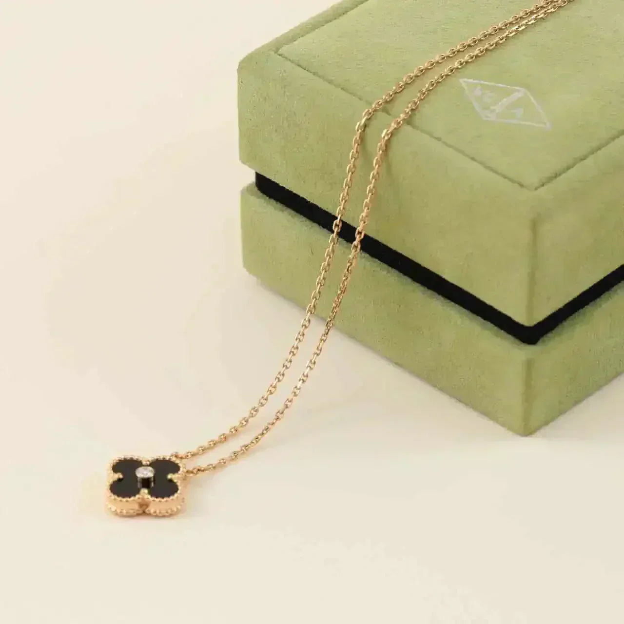 ¡®Glow Jewelry¡¯CLOVER 15MM DIAMOND ONYX NECKLACE