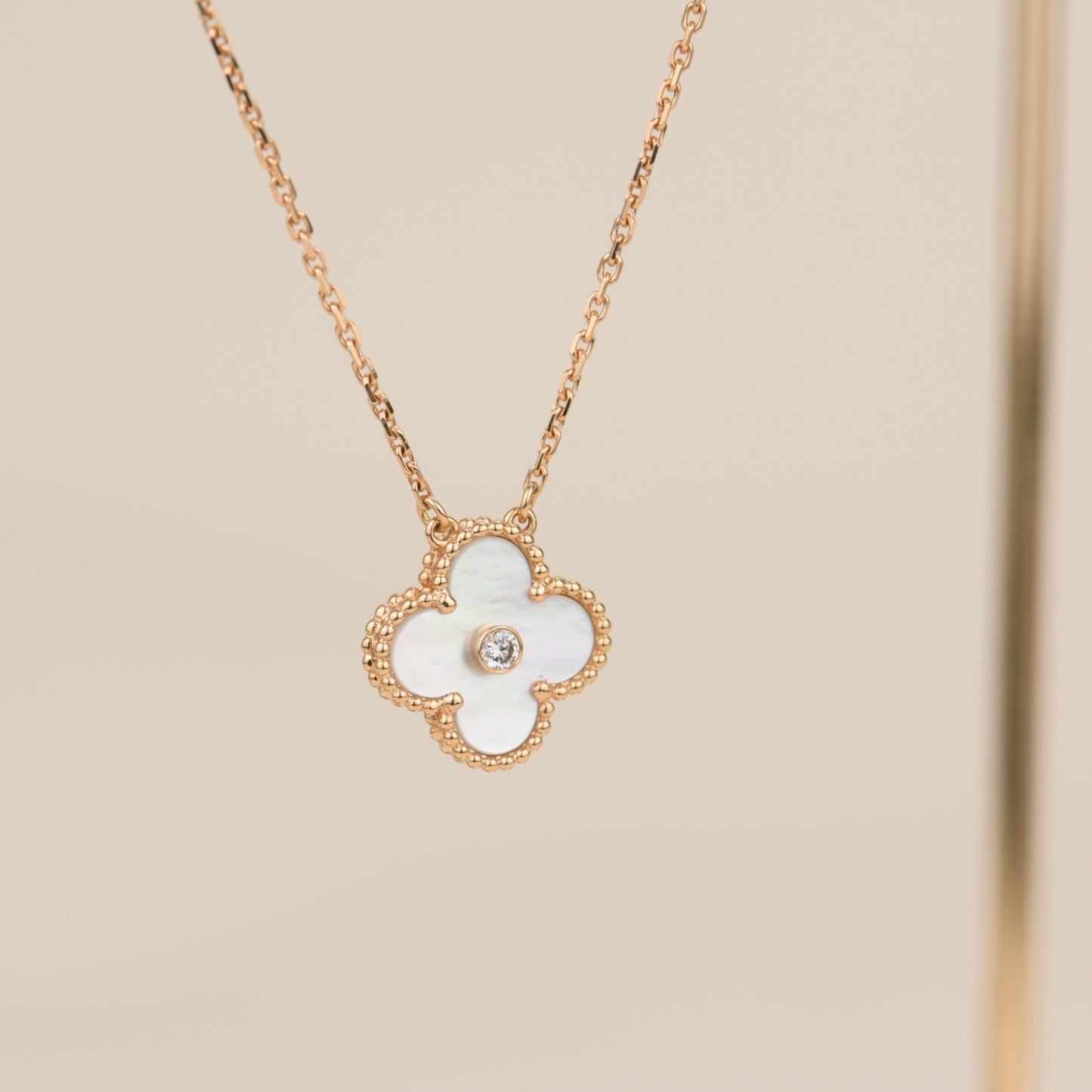¡®Glow Jewelry¡¯CLOVER 15MM DIAMOND WHITE FRITILLARIA NECKLACE