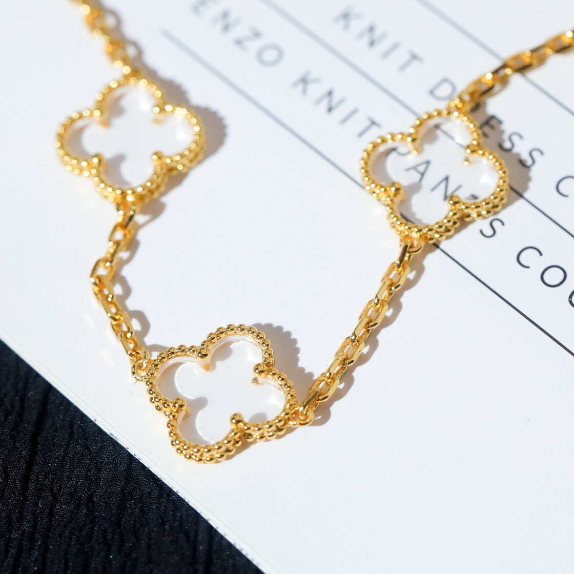 [Glow Jewelry]ニュー クローバー 5モチーフ ロッククリスタルブレスレット