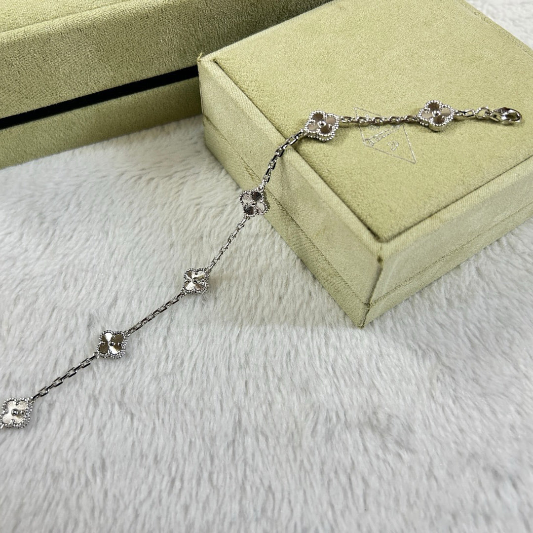 [Glow Jewelry]New CLOVER 6 MOTIF DIAMOND BRACELET