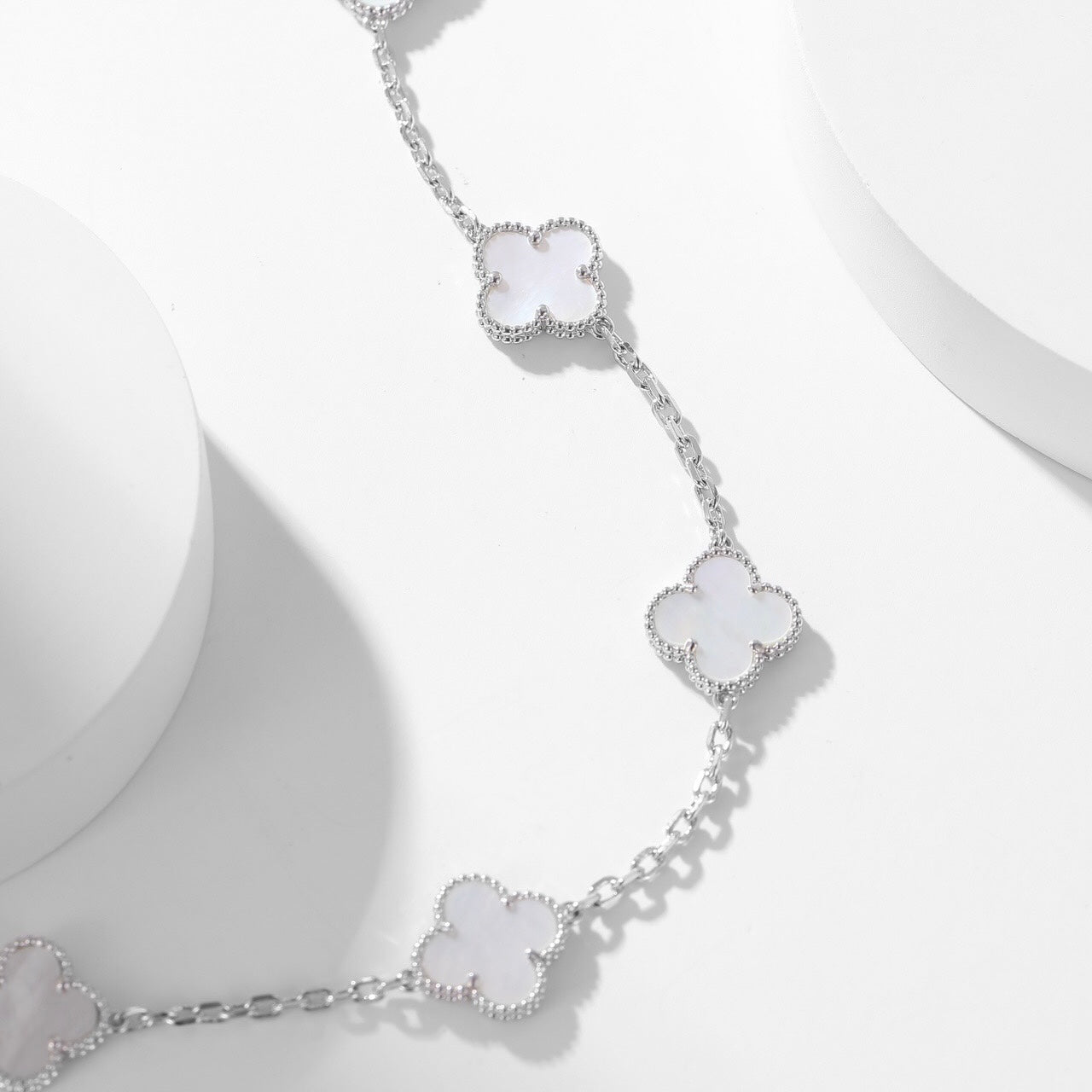 [Glow Jewelry]CLOVER 10 MOTIFS WHITE MOTHER OF PEARL NECKLACE