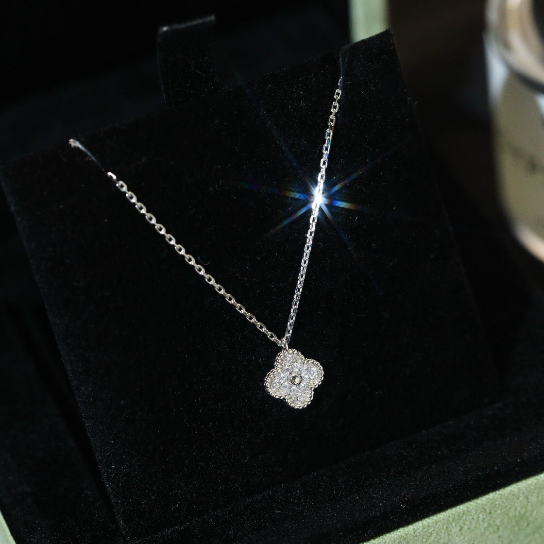 [Glow Jewelry]CLOVER MINI 9.5MM PENDANT DIAMOND NECKLACE