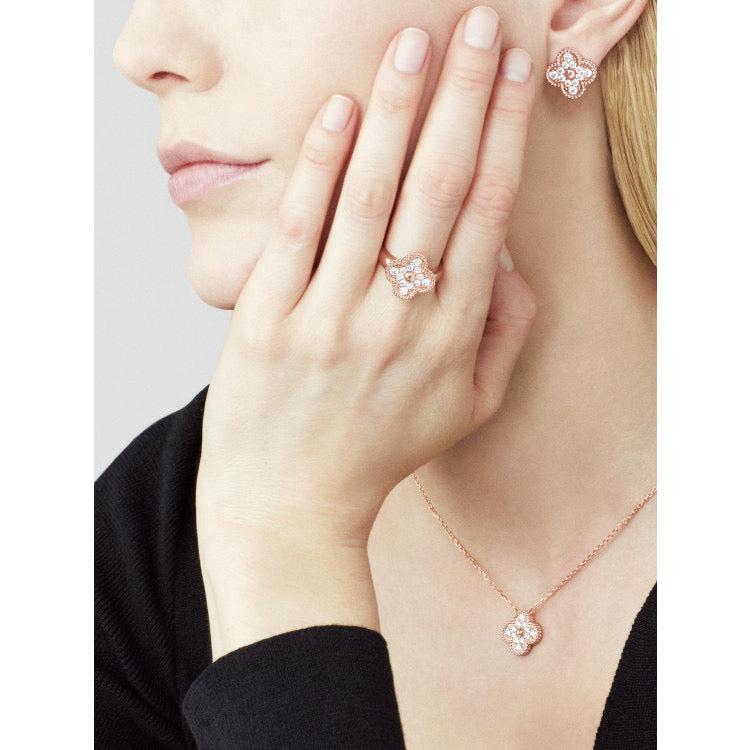 ¡®Glow Jewelry¡¯CLOVER 15MM DIAMOND SINGLE FLOWER NECKLACE