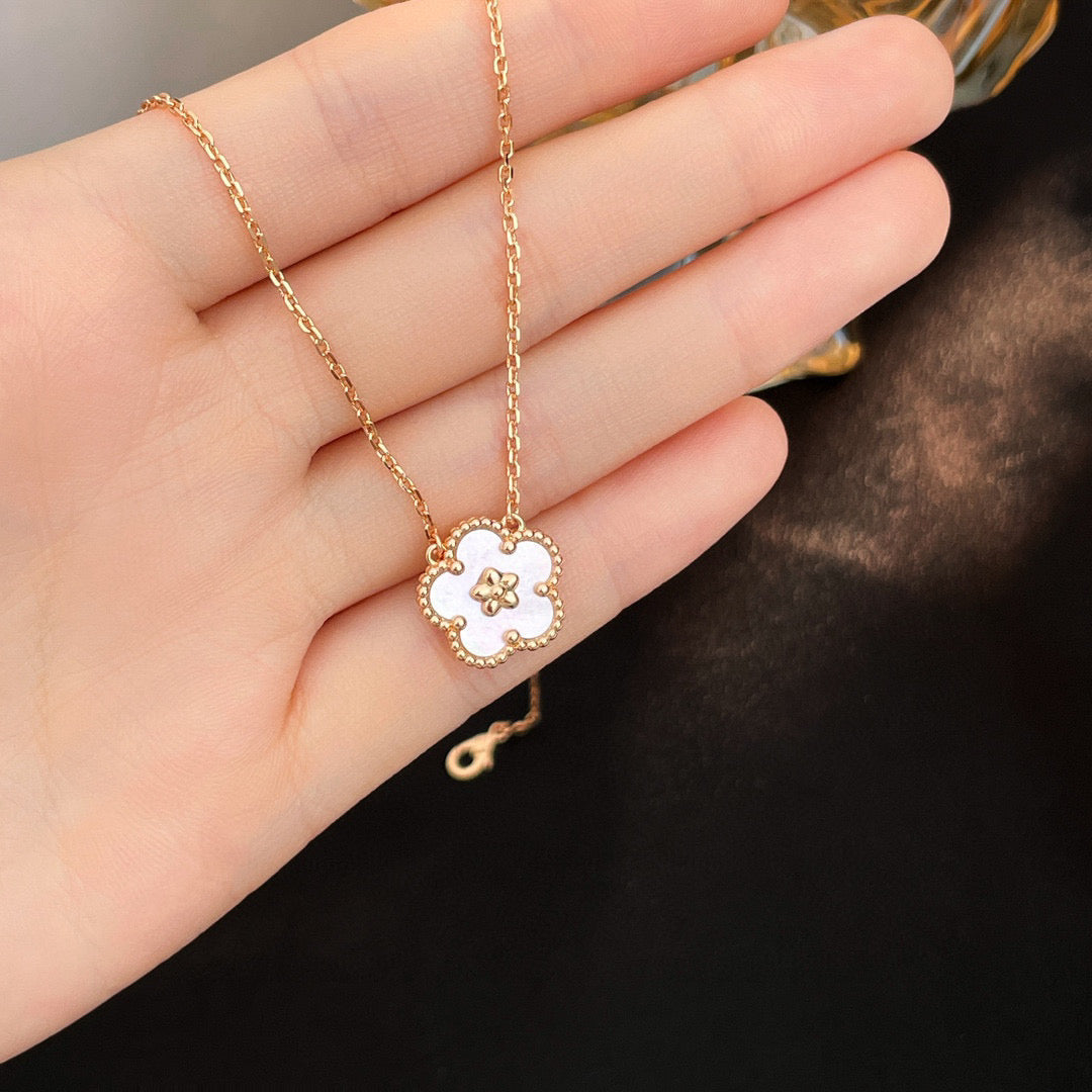 [Glow Jewelry]LUCKY  WHITE MOP  PLUM BLOSSOM NECKLACE