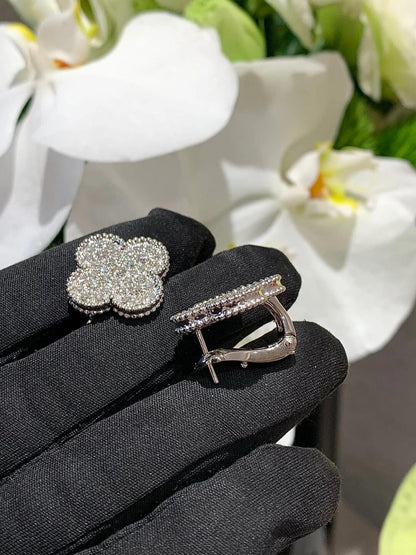 [Glow Jewelry] CLOVER 20MM MOTIFS DIAMOND STUD EARRINGS SILVER